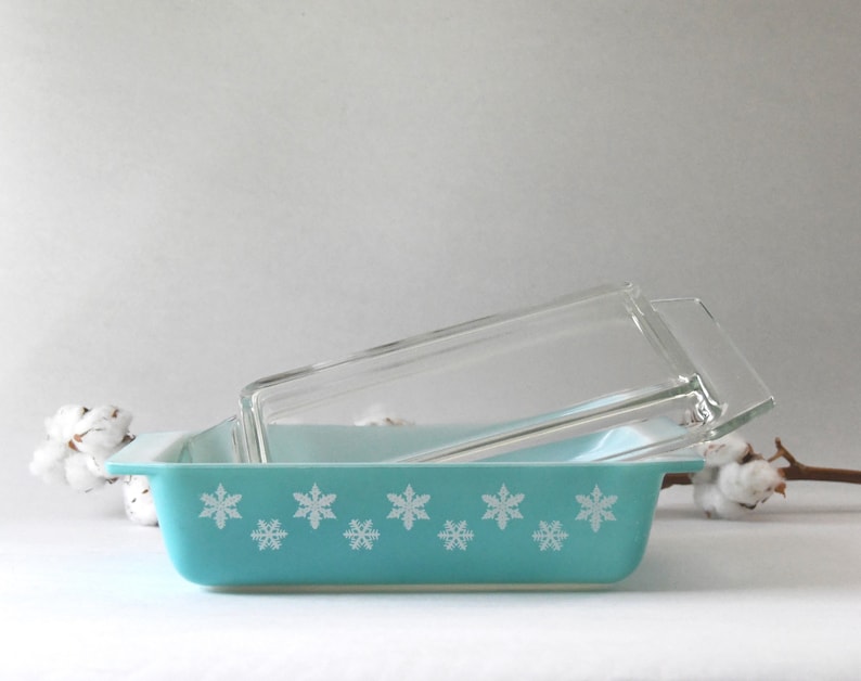 Snowberry Pyrex Pattern JAJ Pyrex Gaiety Snowflake Pattern. Turquoise 1950s British Made. Rare ...