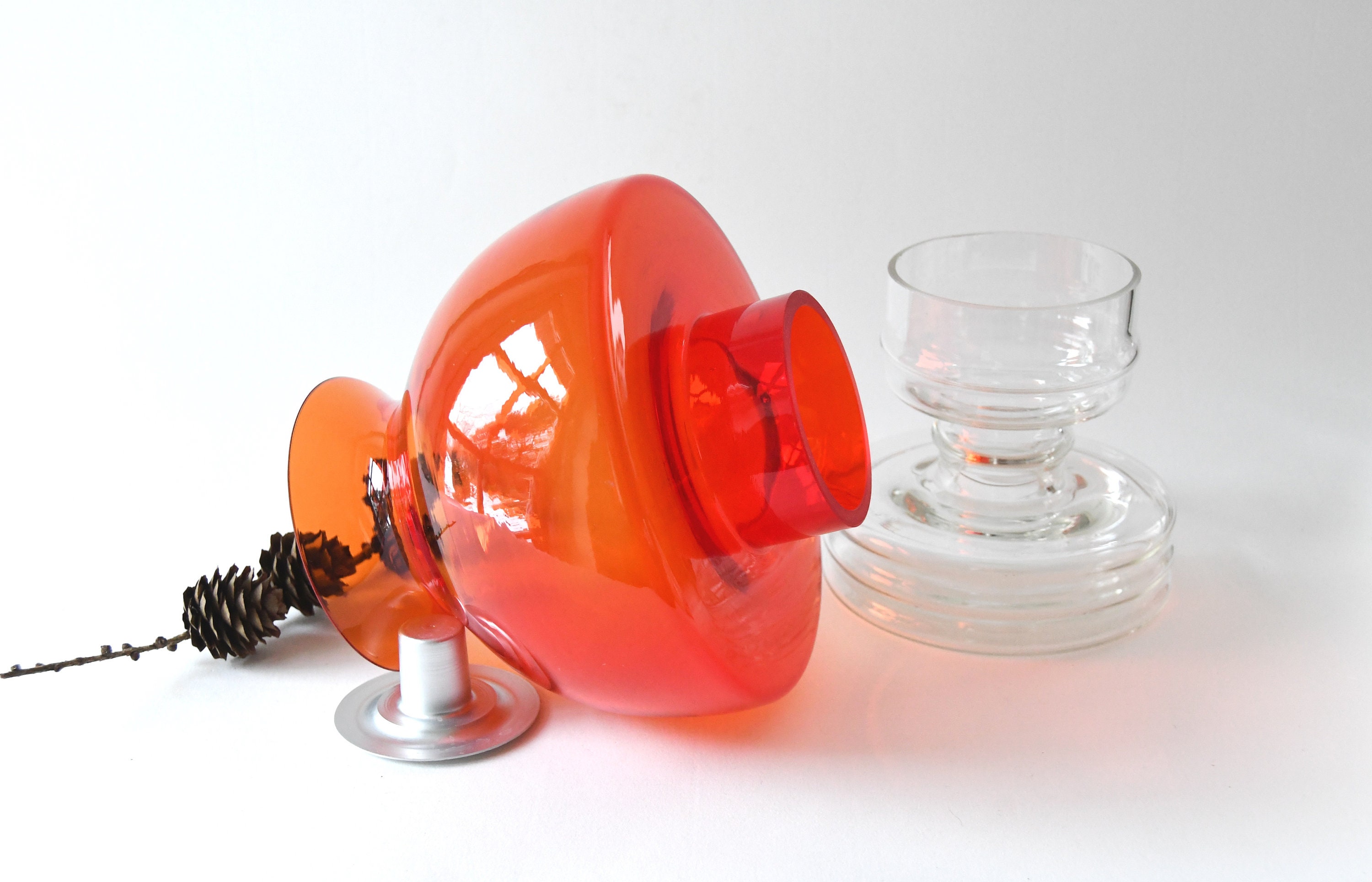 リーヒメーン・ラシ用ナニー・スティル・レッド・アポロ・ランプ。北欧