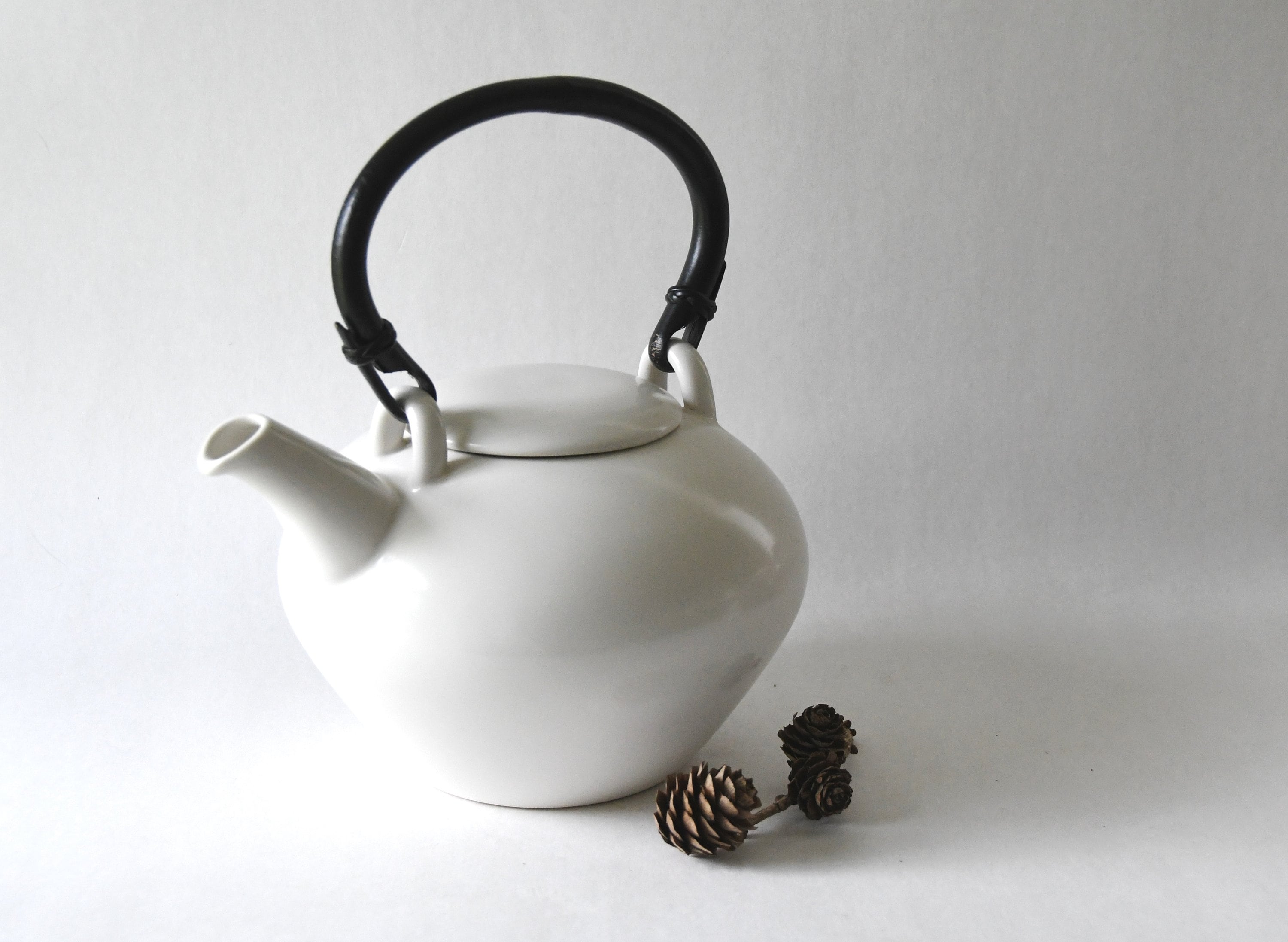 pottery company LOS ANGELES ティーポット 白 新品 Höganäs Teapot. Design Marie Louise Hellgren. White Collection