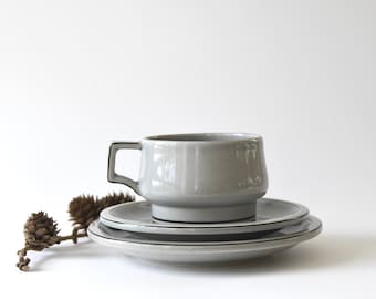 Trio di tè di Quistgaard. Colombia. Piattino e piattino per tazza. Design danese Moderno della metà del secolo. Gres scandinavo