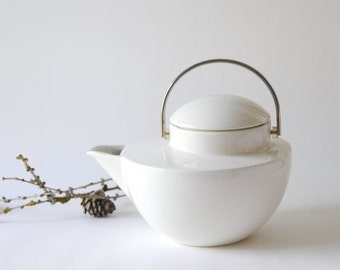 Arabia Finland Teapot. Design by Ole Palsby model OP. Finnish white tea pot. Minimalist Scandinavian modern ARABIA Teapot - Collectible