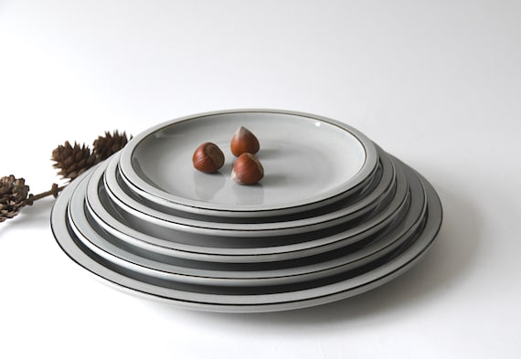 Quistgaard Columbia Teller. Dänisches Design. Fünf Größen von Snack zu Dinner. MCM. Skandinavisch