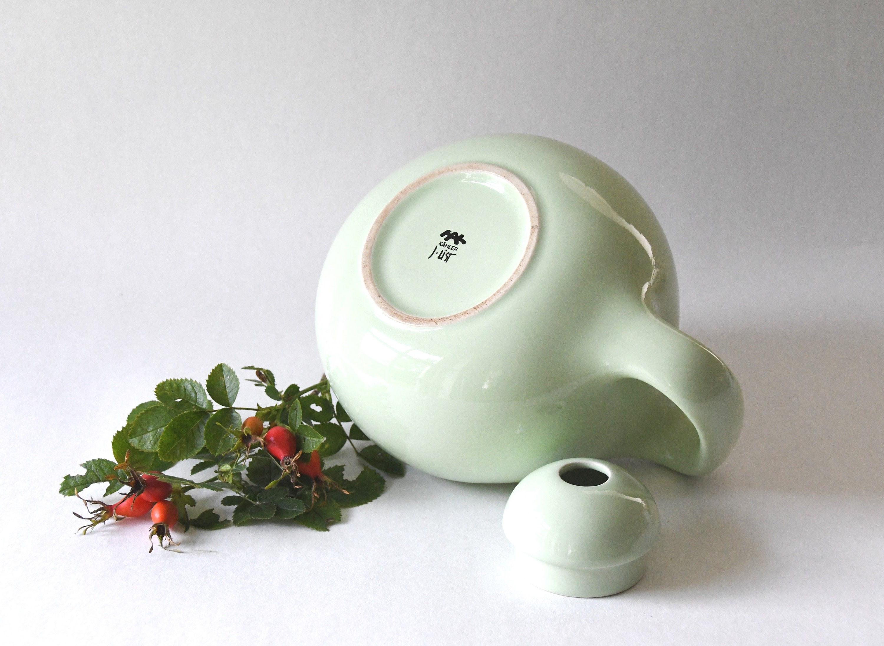 Teapot by Kahler Studio Denmark. Gorgeous MANO Design by List 