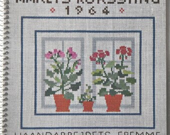 刺繍アート クロスステッチ 額付き デンマーク 完成品 1964年デンマーク製クロスステッチブック - ヴィンテージパターン