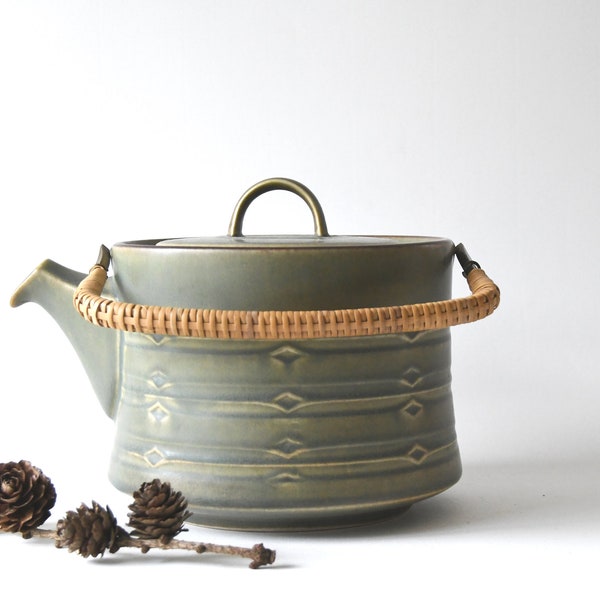 Quistgaard RUNE Teapot. Vintage Danish design. Bing Grondahl. Danish design. Mid century modern. IHQ