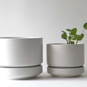 Jardinières Arabia Finland par Richard Lindh. Paire de pots de fleurs modernistes blancs en deux pièces. MCM scandinave - Eames Era