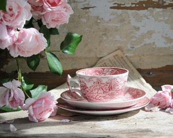 Roze transferware Enoch Woods, English Scenery Tea-trio. Vintage Woods and Sons. Engels platteland