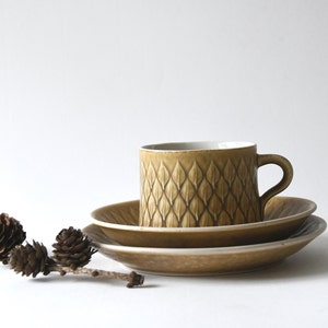 Quistgaard RELIEF Tea trio. Cup saucer and plate. Danish design. Kronjyden. Mid century modern. Scandinavian modern stoneware. IHQ
