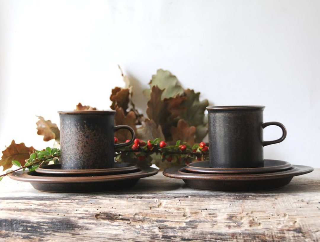 Arabia Finland Two Ruska Coffee Cups Saucers and Plates by Ulla