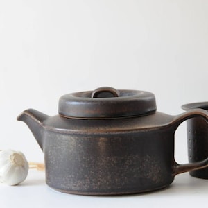 Arabia Finland. Teapot by Ulla Procope. RUSKA Autumn Leaves, Tea Pot with Infuser. Iron Oxide Glaze. Scandinavian MCM Tea pot