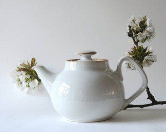 Henning Koppel Teapot. COPPELIA Design for Bing Grondahl 1970s. Danish mid century modern. Gorgeous Vintage Pottery tea pot.