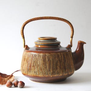 Søholm Teapot MANILLA, Studio Pottery. Vintage Northern Autumn light. Danish Svend-Aage Jensen