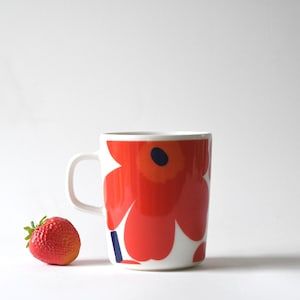 Mug Marimekko Finland. UNIKKO design by Maija Isola. Scandinavian modern collectible