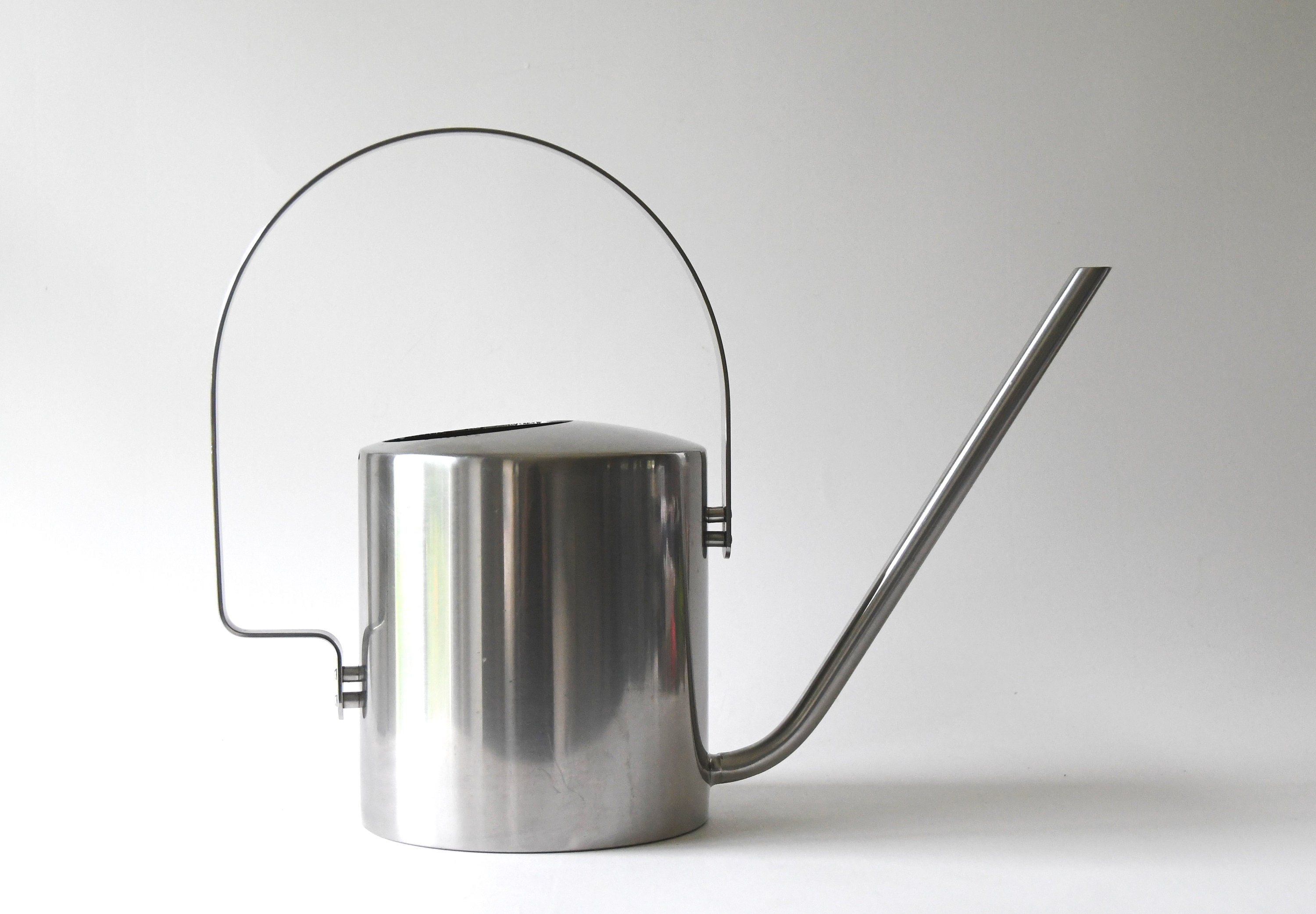 ステルトン シリンダ ライン じょうろ。デンマーク デザイン。つや消し