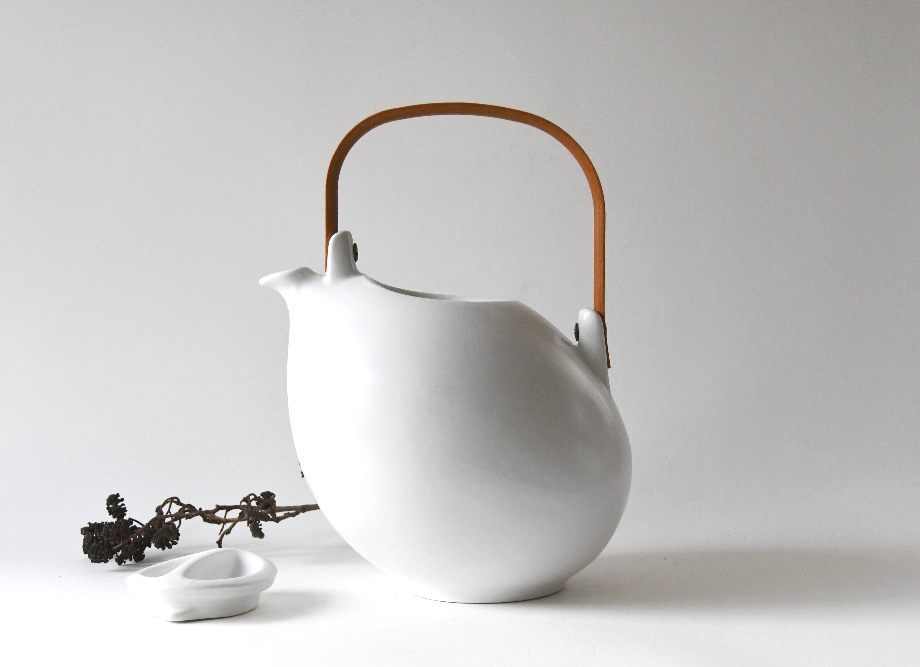 Soholm Denmark. Åbo Teapot. Minimalist Design by per Rehfeldt. Tea