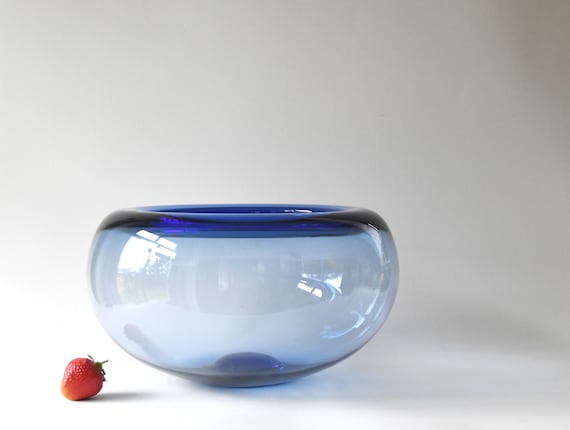 ホルムガード。プロヴァンス産の大きな青いガラスボウル。1960年代に