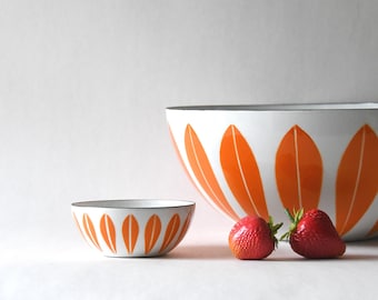 Lotus Cathrineholm. Tiny Orange Bowl 4". Grete Prytz Kittelsen. Mid-century Modern Lotus Bowl. Scandinavian modernist enamelware