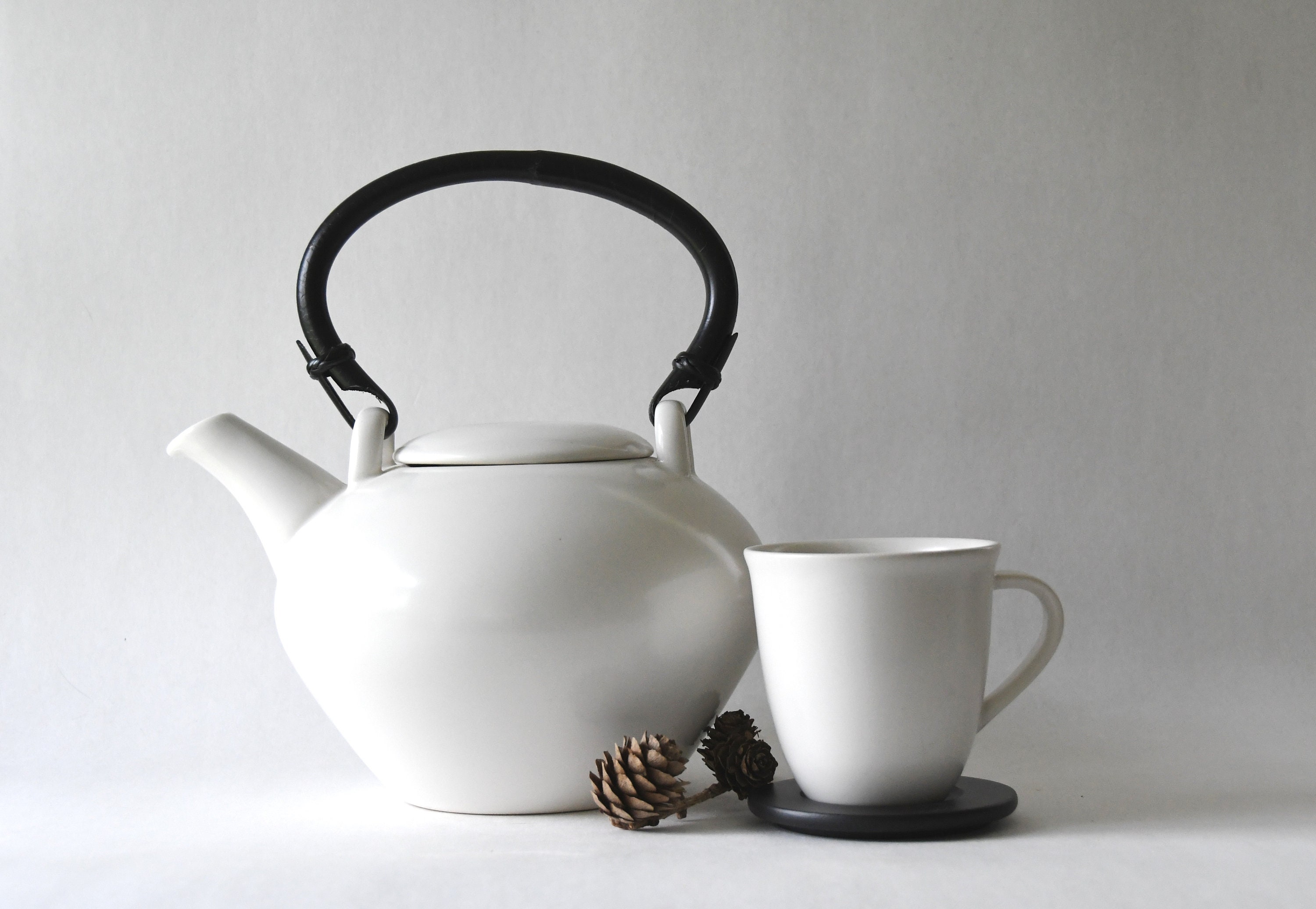 Höganäs Teapot. Design Marie Louise Hellgren. White Collection
