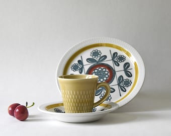 Stavangerflint KonTiki.  Coffee cup, saucer and plate. Scandinavian Modern set. 1950s Norway. Mid century modern Tableware