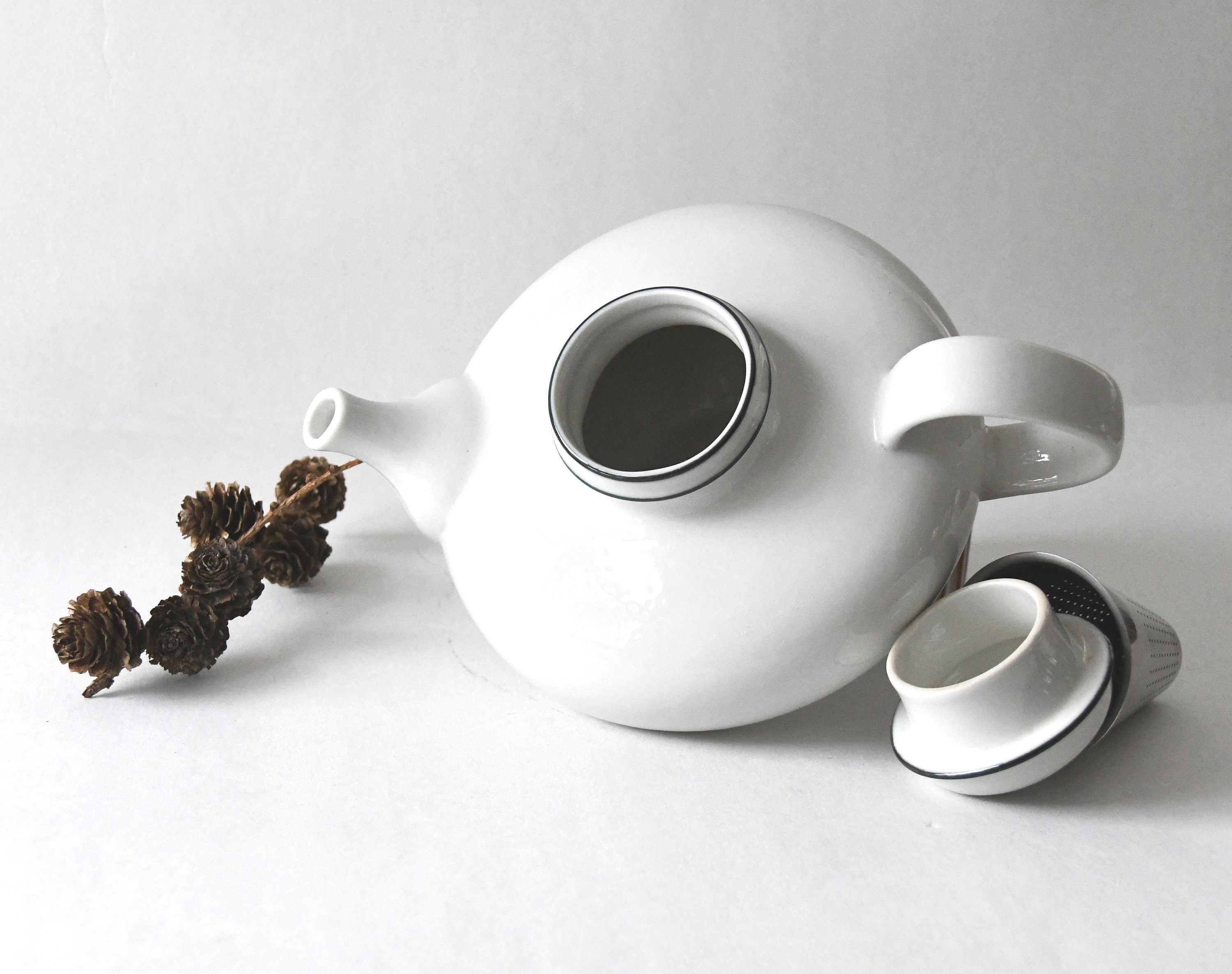 Inger Persson POP Teapot With Infuser. Rörstrand 1968