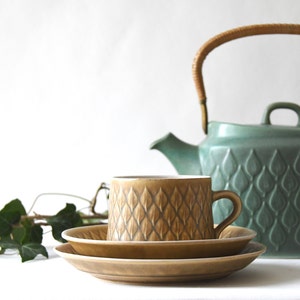 Quistgaard RELIEF Tea trio. Cup saucer and plate. Danish design. Kronjyden. Mid century modern. Scandinavian modern stoneware. IHQ