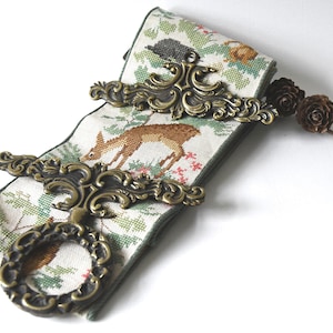 Stickerei Aufhänger. Kreuzstich Messing Klingel. Dänische Nadelspitze Tapisserie. Skandinavische Landhaus-Wanddeko.