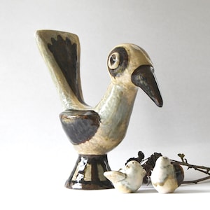 Søholm Bird and small chickens. Danish studio pottery. Large Bird figurine by Gerd Hiort Petersen