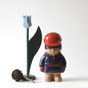 Lisa Larson Gustavsberg Zweden, Sami-jongensbeeldje. Noords vintage aardewerk. Lapland-ontwerp uit het midden van de eeuw