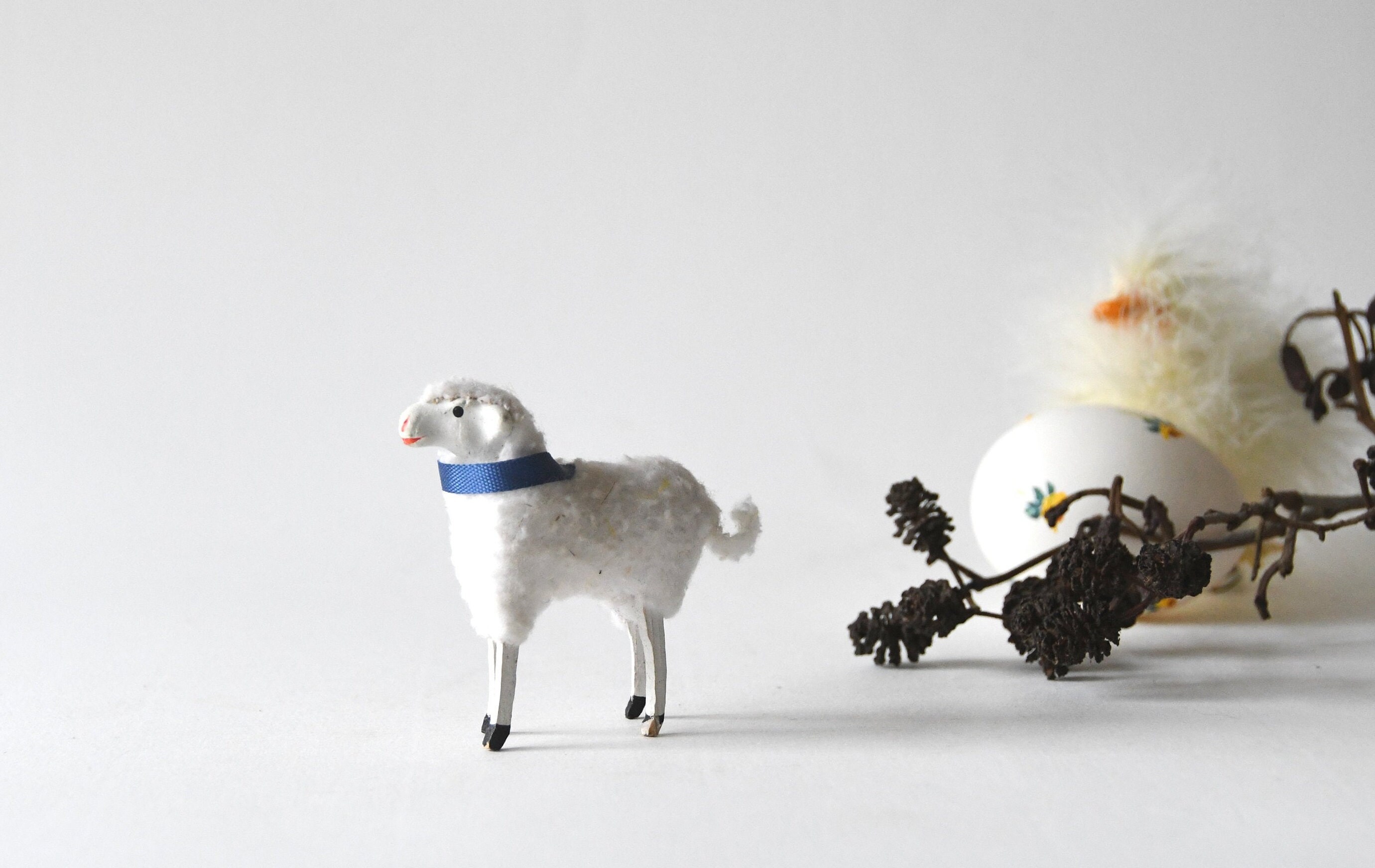 棒足の羊。ドイツ綿プッツラム。スカンジナビアの民芸品。ヴィンテージ