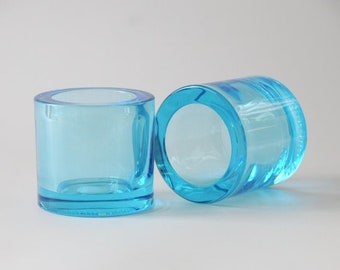 Iittala Marimekko. Zwei Kivi Glass Votivkerzenhalter, blau. Design Heikki Orvola - Marimekko Glas Teelichthalter. Paar finnische moderne