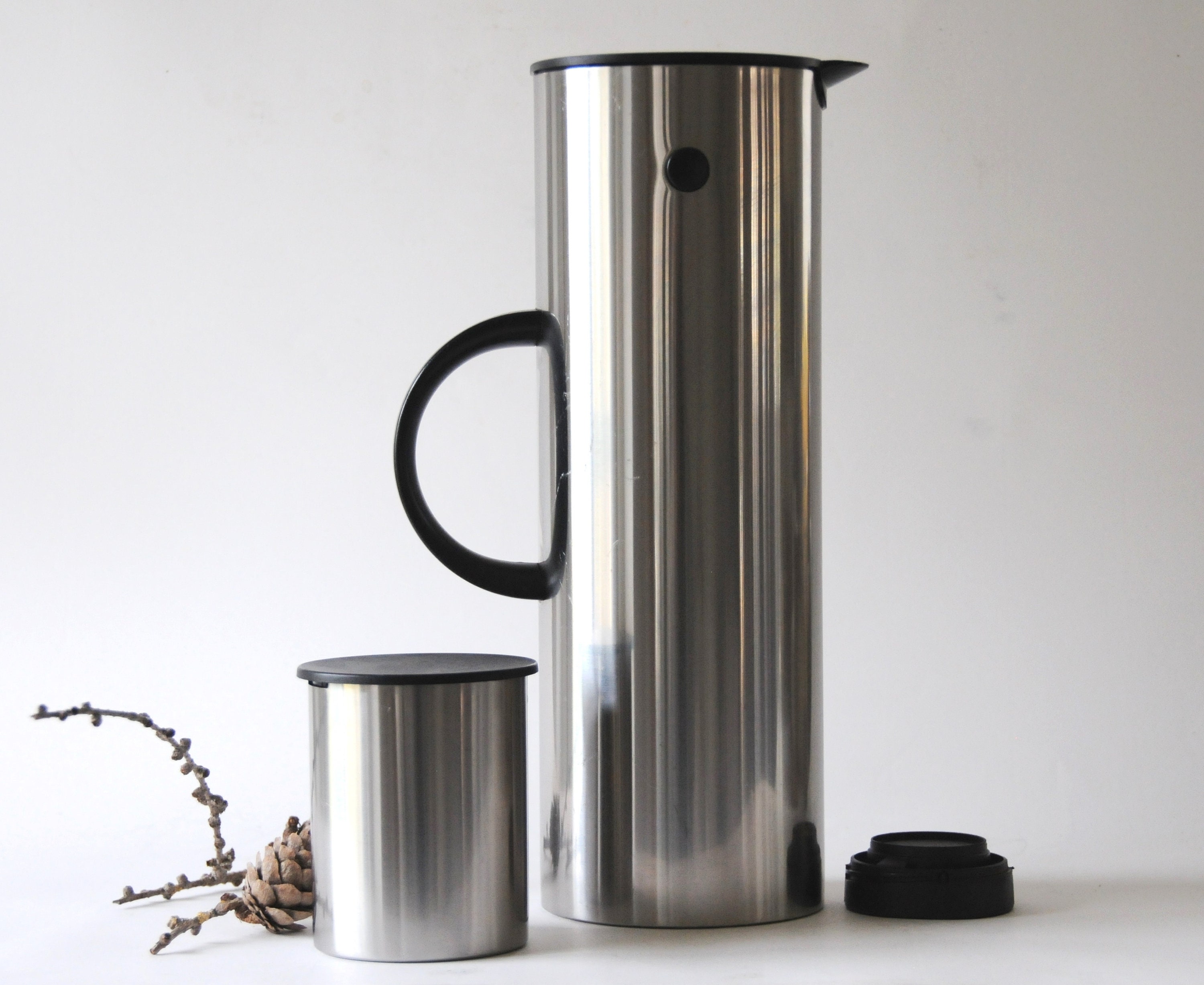 ステルトンシリンダーライン。エリック・マグヌッセンのコーヒーポット 