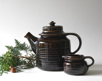 Arabia Finland. Tea pot and Creamer by Ulla Procope. KAARNA. Mid century modern Scandinavian. Two piece set. Finnish Design
