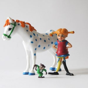 Pippi Calzaslargas de Astrid Lindgren. Tres figuras coleccionables de juguete vintage. Decoración infantil sueca. Estilo moderno de mediados de siglo.
