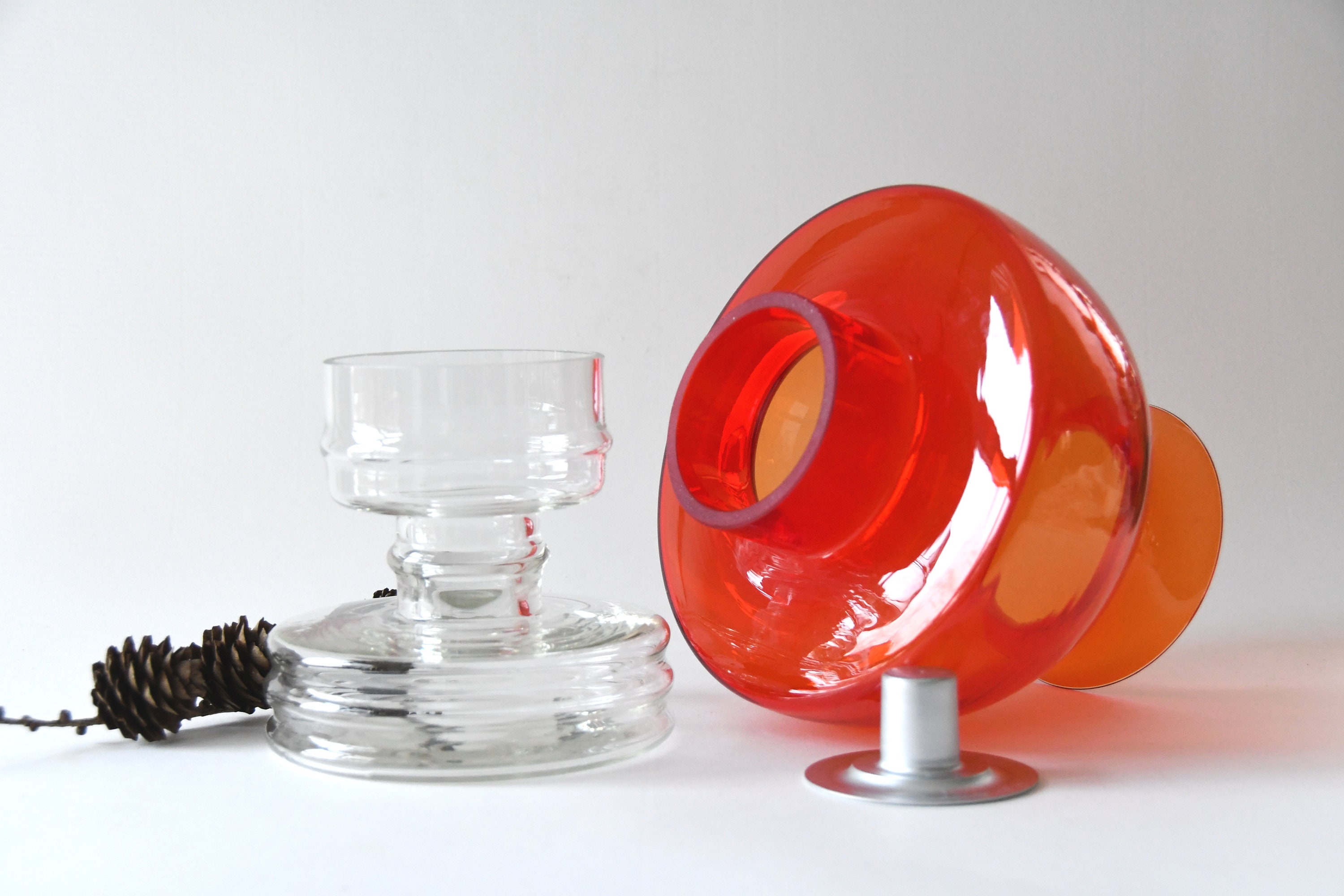 リーヒメーン・ラシ用ナニー・スティル・レッド・アポロ・ランプ。北欧