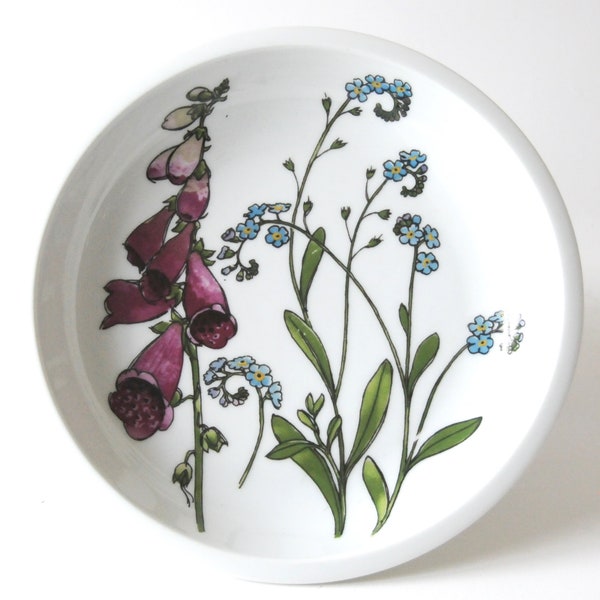 Ikea Retro Plate. Flower decor by Marguerite Walfridsson. Midsummer tableware. Iconic IKEA Accenten Spal Portugal. Vintage Gift for her