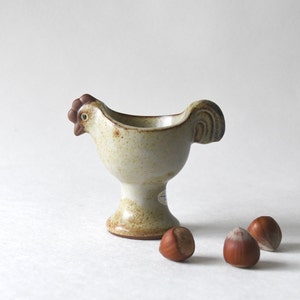 Lisa Larson Gustavsberg, Zweden. Eierdopje. Paaskippenserie. Zweeds kunstaardewerk. Modern aardewerk uit het midden van de eeuw