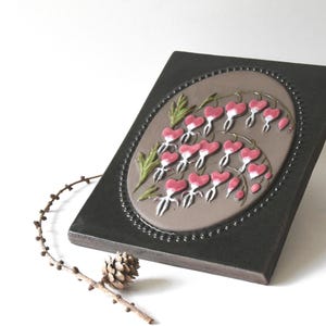 Azulejo de parede com corações, Jie Gantofta. Decoração de parede da Suécia. Linda Dicentra Spectabilis. Presente de Dia dos Namorados.