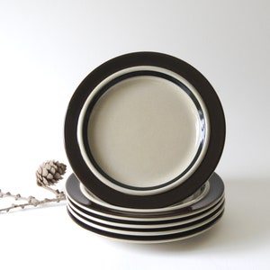 Arabia Finland Ruija plate. Design by Raija Uosikkinen and Ulla Procopé. Scandinavian Mid century Modern Lunch / Salad plates