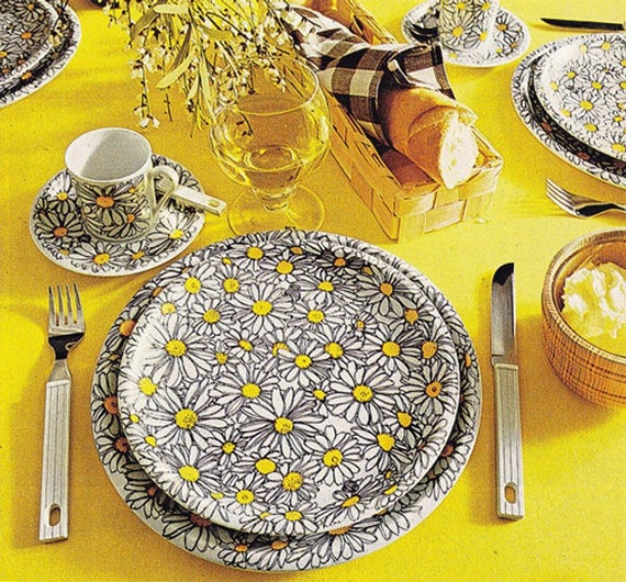 Piatti IKEA. Due piatti Deep Daisy di Marguerite Walfridsson. Stoviglie  vintage svedesi. Ciotole di zuppa retrò -  Italia