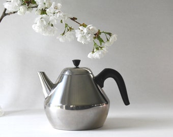 Sigvard Bernadotte for Nils Johan. Hollywood Kettle / Coffee Pot. Made in Sweden. Scandinavian Modern Design. Stainless steel 1950s