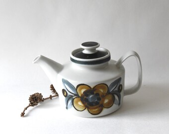 ノルウェーのティーポット。インガー・ワーゲ作、スタヴァンゲル