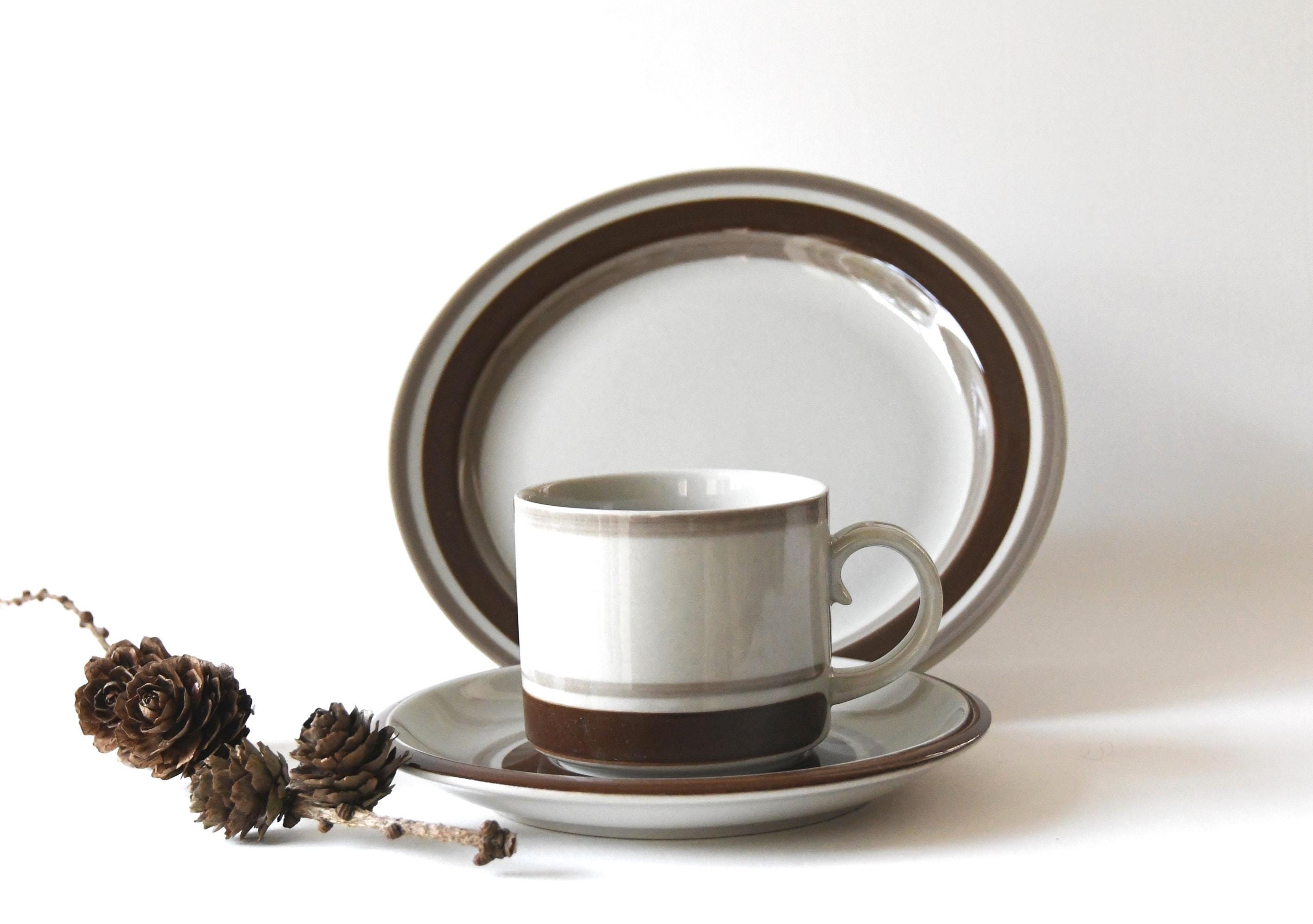 Finland ARABIAの手書き上絵付けの完璧なコーヒー／ティーセット Arabia Finland PIRTTI. Cup, Saucer and Plate by Jaatinen-winquist