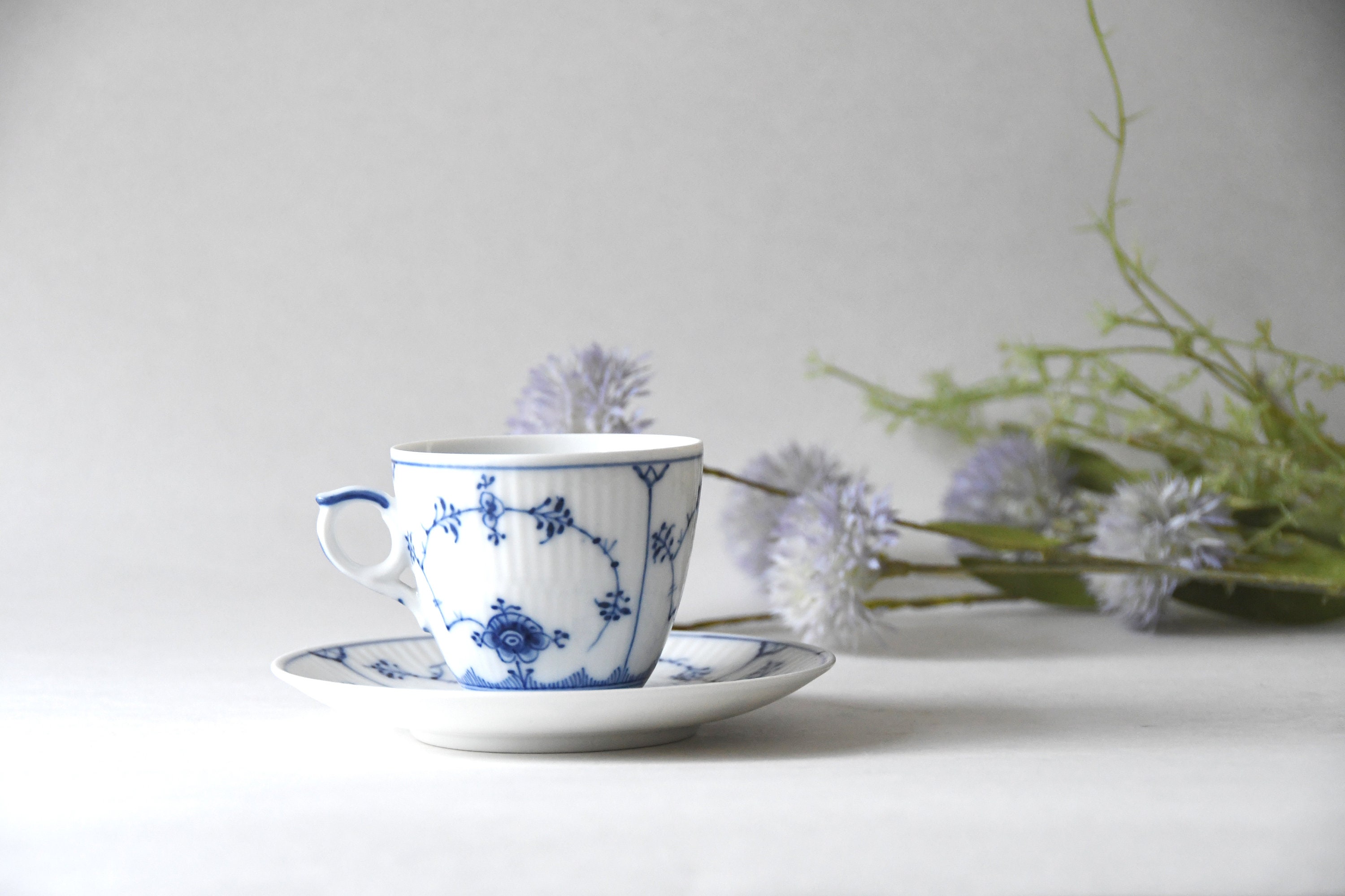 レア英国Holkham 青 カップとソーサークロニーデンレリーフ②