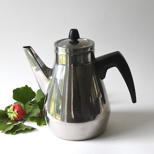 Scandinavian Modern Kockums Coffee pot by Arne Erkers. Stainless steel Kettle / Tea Pot. Made in Sweden. Mid Century Modern Design. 1950s