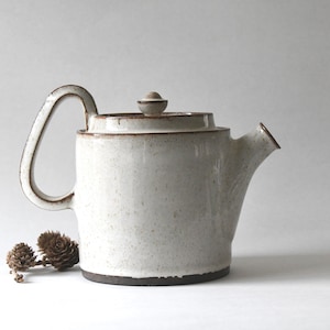 Scandinavian TeaPot. Danish Modern design. Rustic Stoneware. STOGO. Handmade pottery by Herluf Gottschalk-Olsen