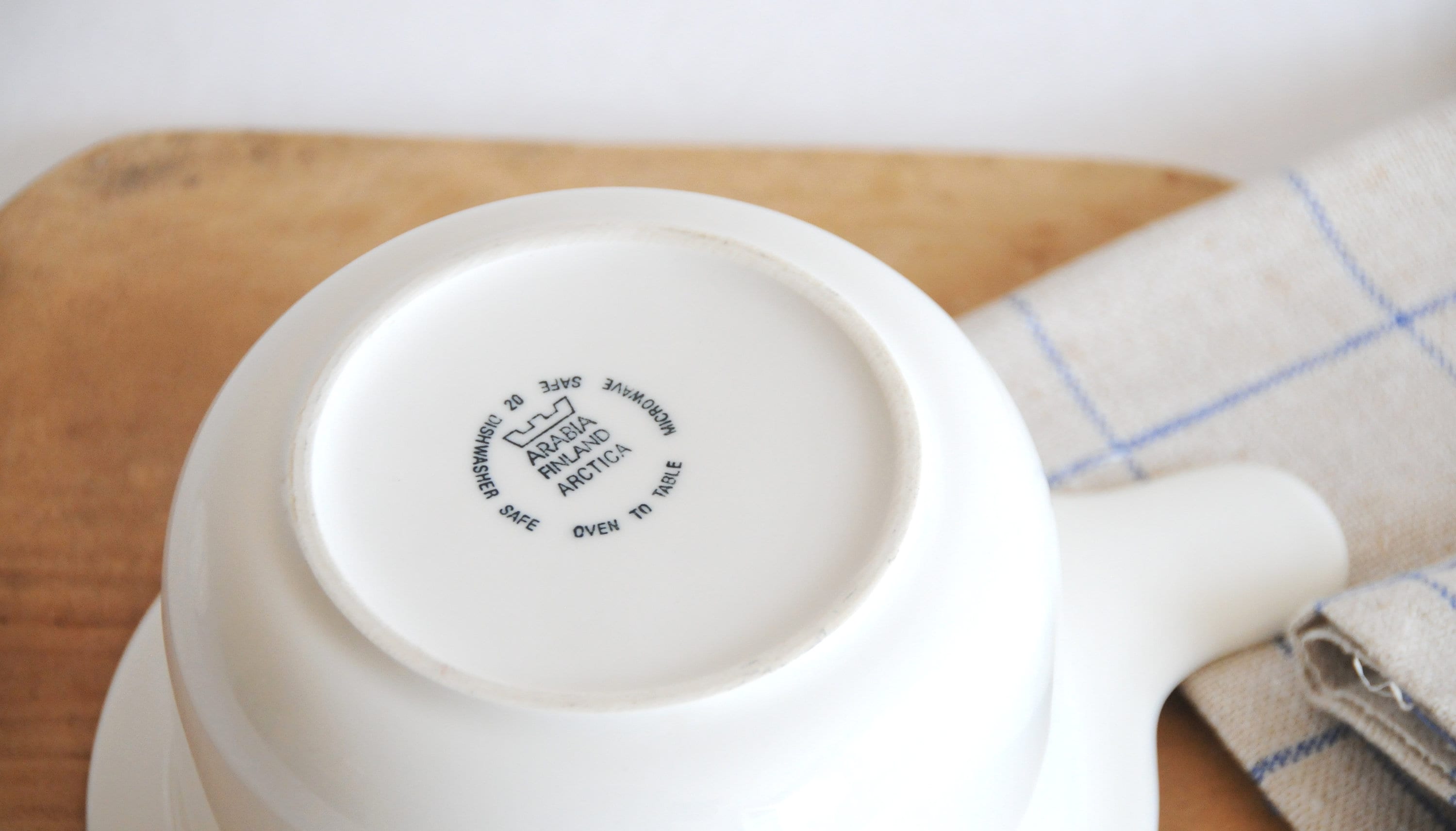 アラビア フィンランド ARCTICA ホワイトボウル。インケリ・レイヴォ