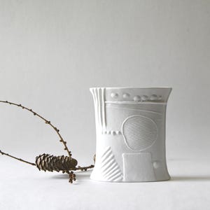 Rorstrand White TERRA Vase. Bertil Vallien Modernist  Swedish Brutalist design. Scandinavian - Mid Century modern Decor 1970s