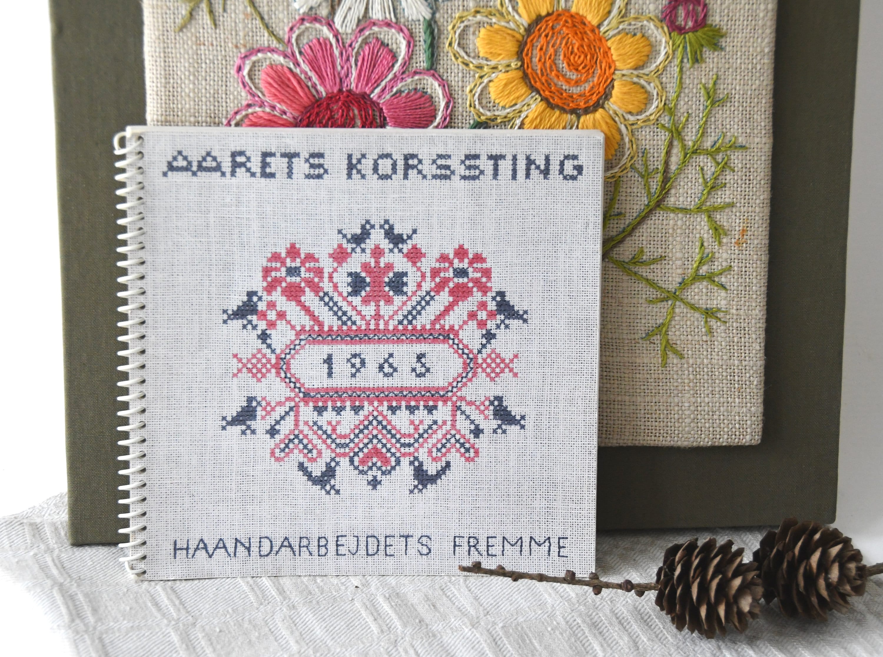 1964年デンマーク製クロスステッチブック - ヴィンテージパターン