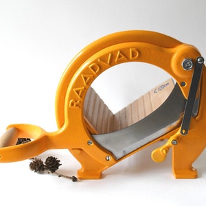 Danish Bread cutter. Bread slicer Raadvad, Denmark. Yellow Breadslicer. Vintage Industrial Kitchen Design. Mid century modern Kitchen Decor