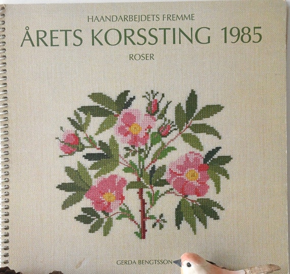 Roses Cross Stitch. Book 1985 Haandarbejdets Fremme. Danish